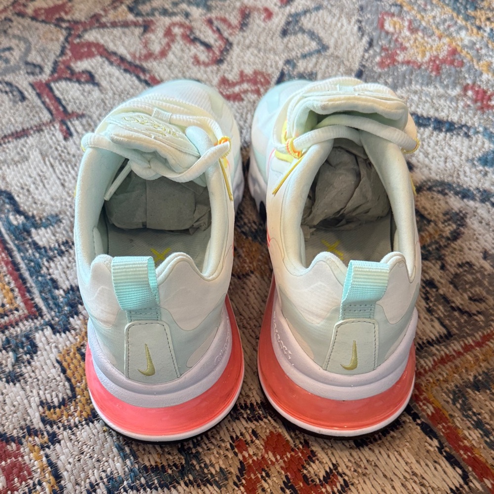 Nike Women's Air Max 270 - NWOB - Picture 5 of 6